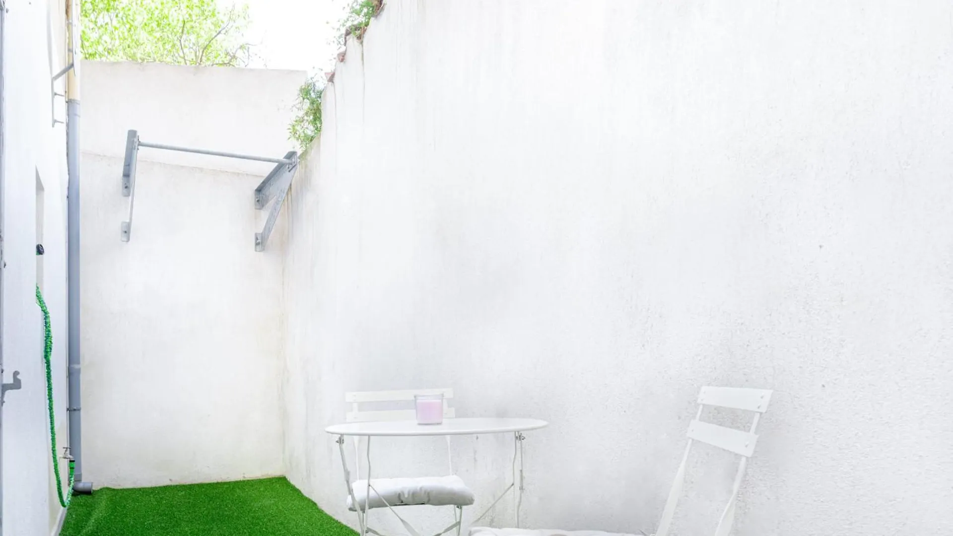 Apartment Nice 37 M With Garden In Marseille
